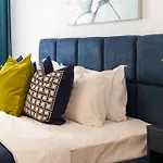 Luca - Luxury Park-view With Balcony & Parking Apartment Bucharest