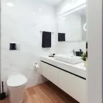 Apartment Luca - Luxury Park-view With Balcony & Parking Bucharest