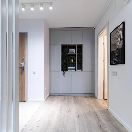 Luca - Luxury Park-view With Balcony & Parking *