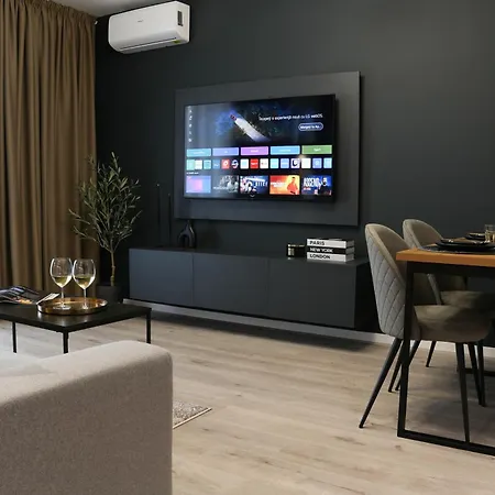 Luca - Luxury Park-view With Balcony & Parking