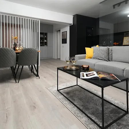 Luca - Luxury Park-view With Balcony & Parking