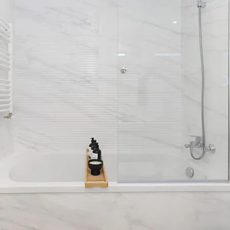 Apartament Luca - Luxury Park-view With Balcony & Parking