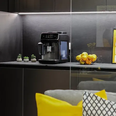 Luca - Luxury Park-view With Balcony & Parking Apartament *