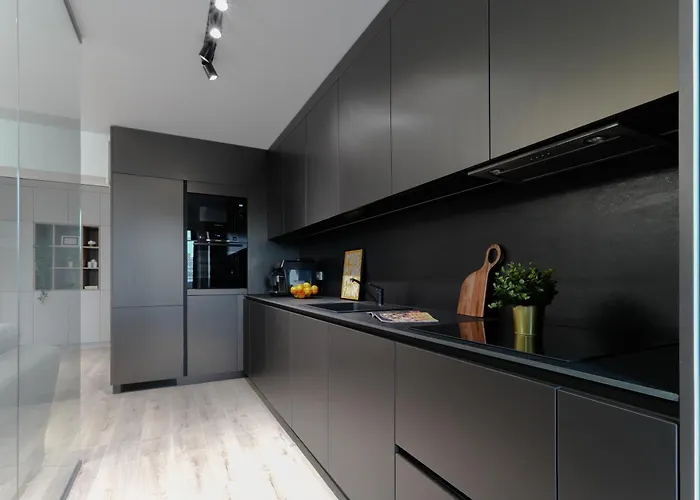 Апартаменти Luca - Luxury Park-view With Balcony & Parking Бухарест