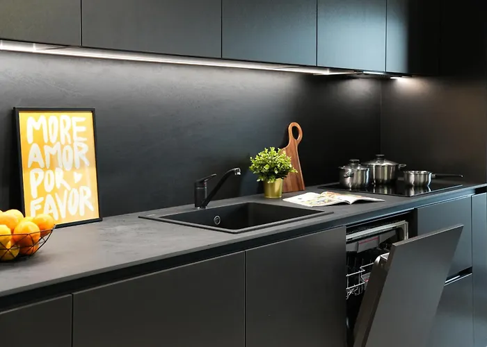 Апартаменти Luca - Luxury Park-view With Balcony & Parking Бухарест