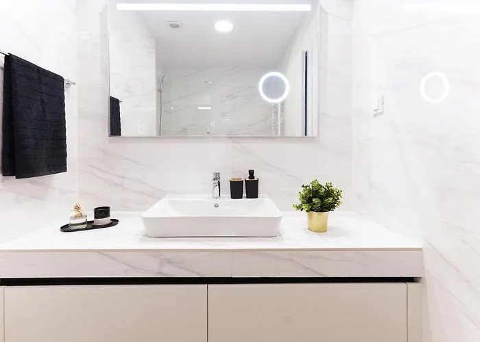 Апартаменти Luca - Luxury Park-view With Balcony & Parking *